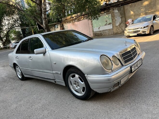 Mercedes E 230-2