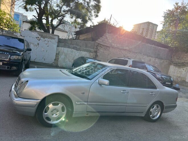Mercedes E 230-4