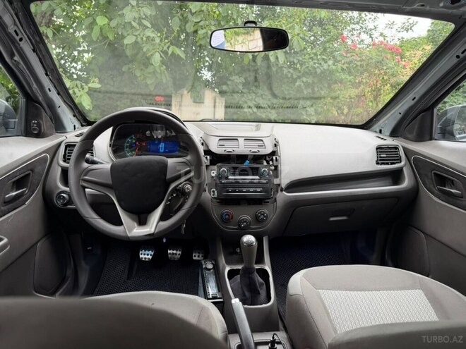 Chevrolet Cobalt-12