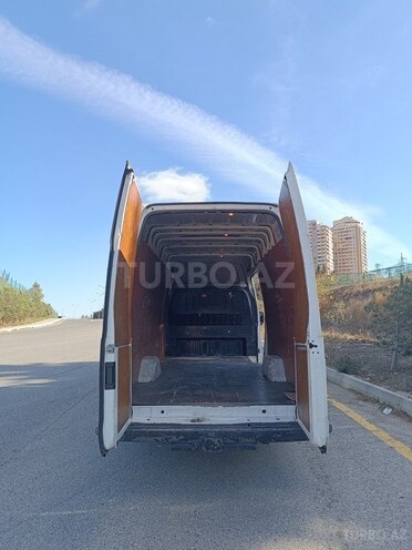 Ford Transit-10