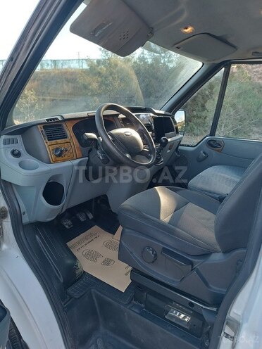 Ford Transit-5