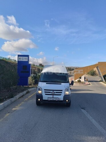 Ford Transit-8