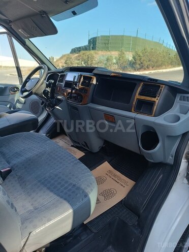 Ford Transit-2