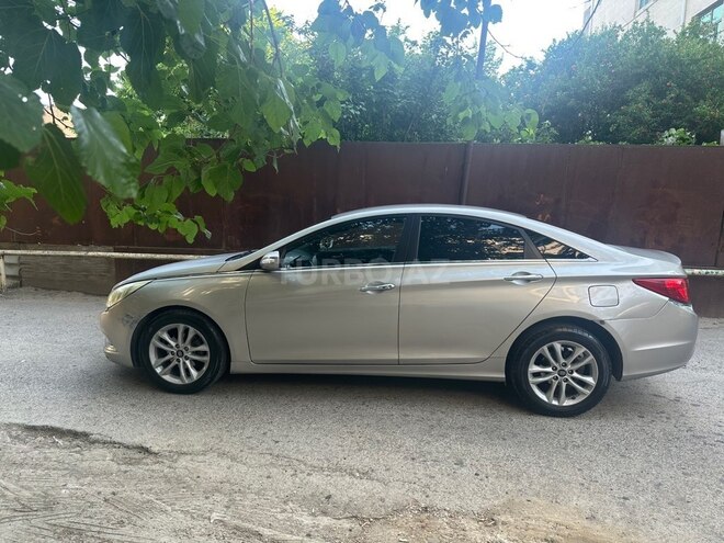 Hyundai Sonata-11
