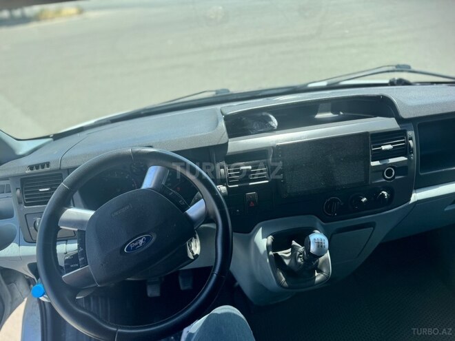 Ford Transit-6
