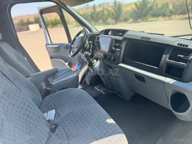 Ford Transit-7