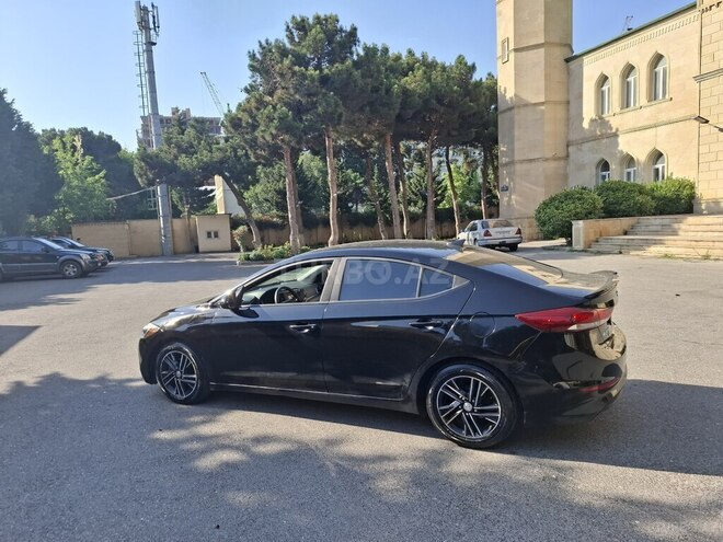 Hyundai Elantra-6