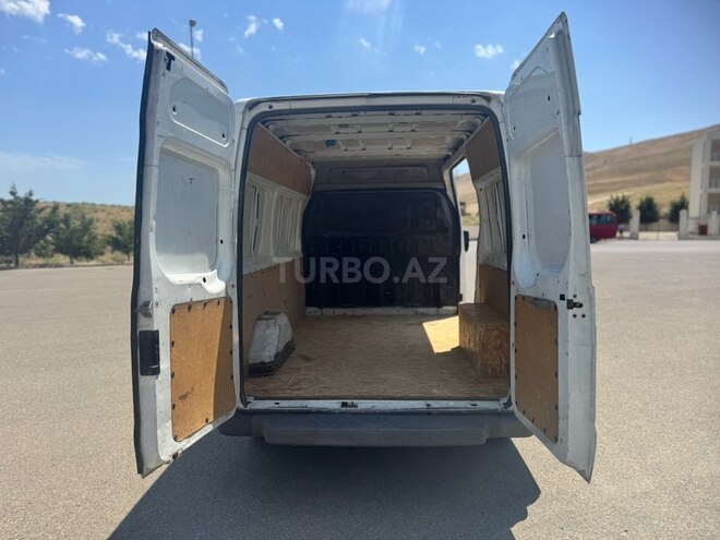 Ford Transit-5
