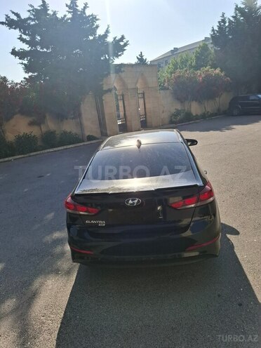 Hyundai Elantra-14
