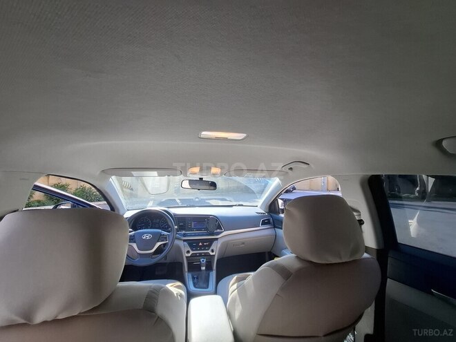 Hyundai Elantra-15