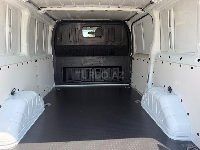 Ford Transit-8