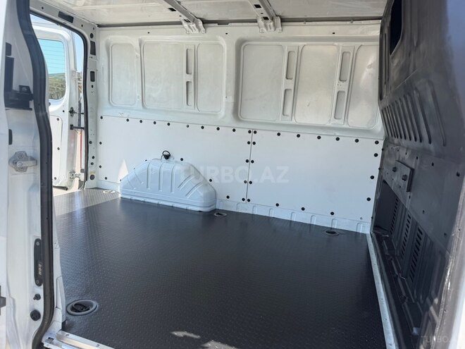 Ford Transit-9