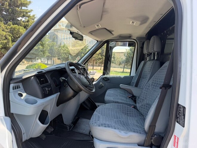 Ford Transit-10