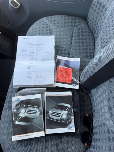 Ford Transit-17