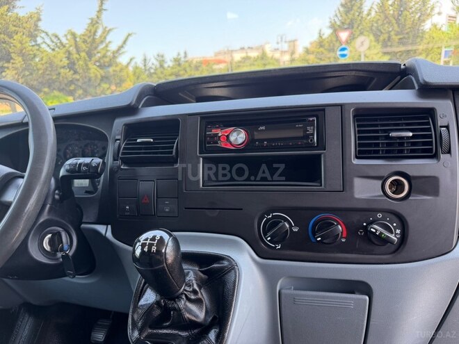 Ford Transit-12