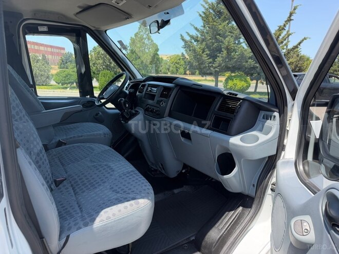 Ford Transit-14