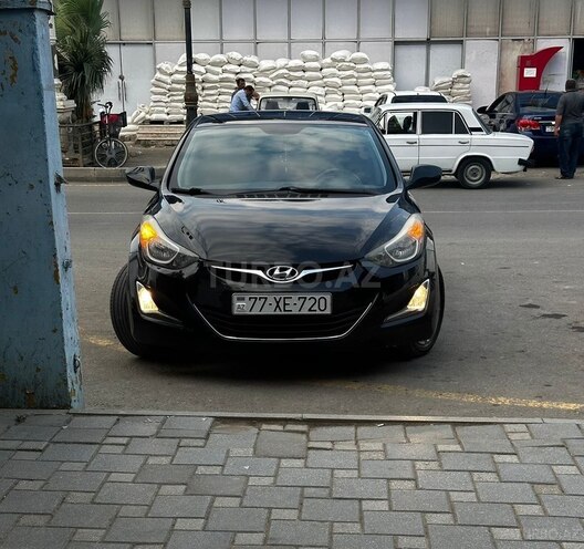 Hyundai Elantra-2
