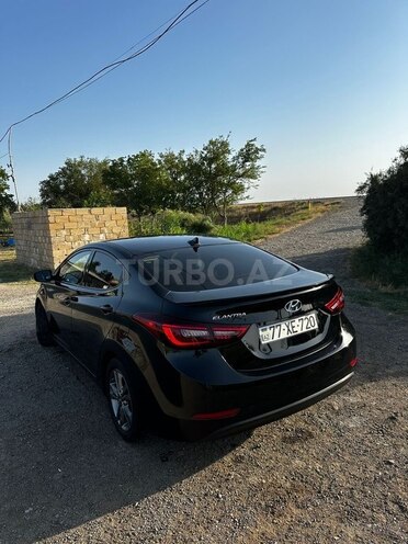 Hyundai Elantra-3