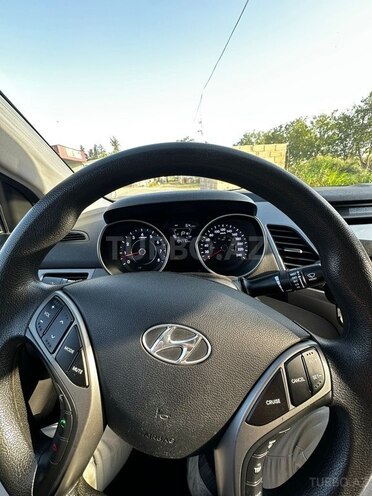 Hyundai Elantra-5
