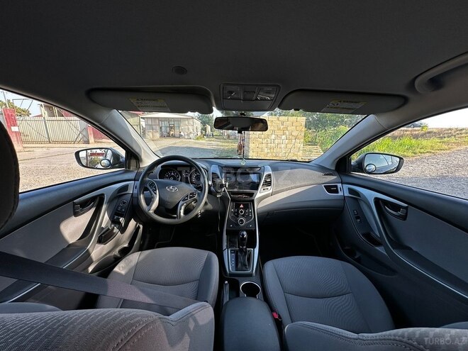 Hyundai Elantra-4