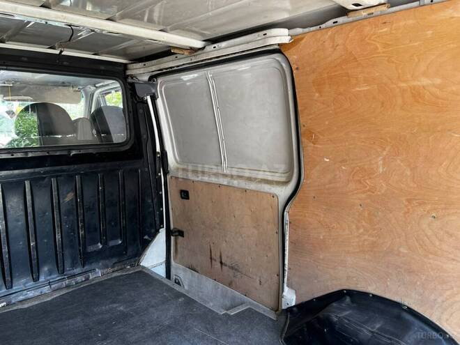 Ford Transit-8