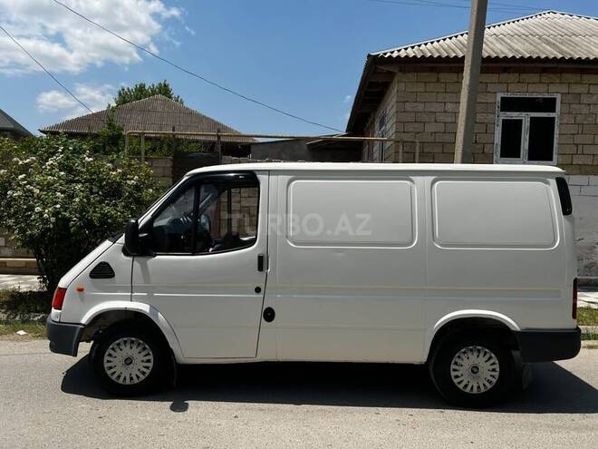 Ford Transit-4