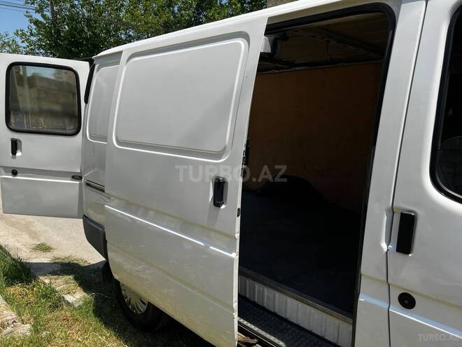 Ford Transit-3