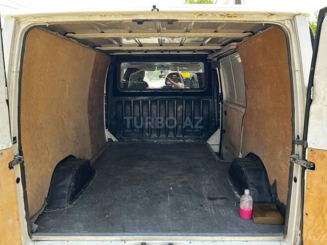 Ford Transit-9