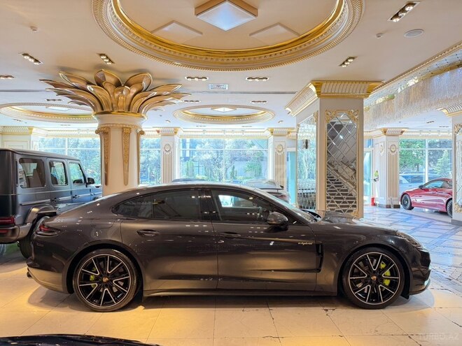 Porsche Panamera 4 E-Hybrid-3