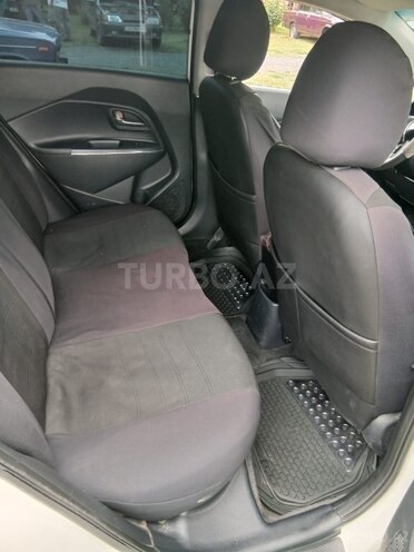 Kia Rio-7