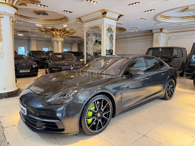 Porsche Panamera 4 E-Hybrid-4