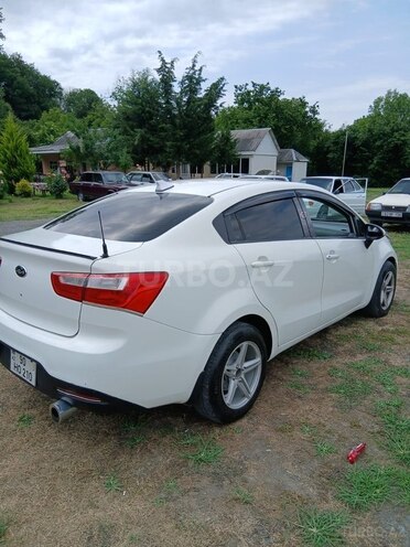Kia Rio-5