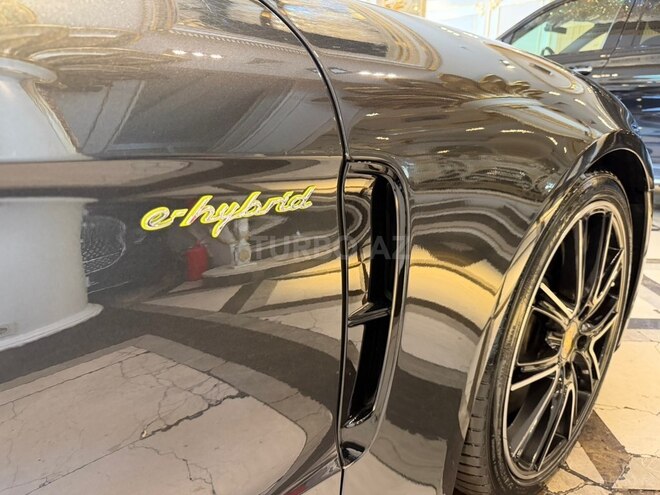 Porsche Panamera 4 E-Hybrid-17