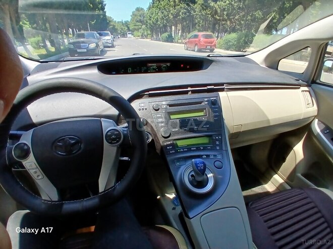 Toyota Prius-4