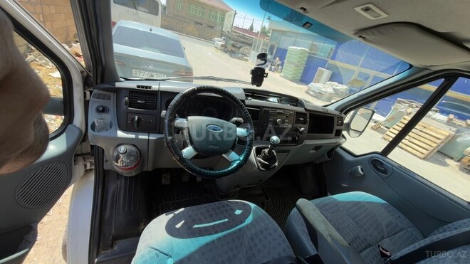 Ford Transit-6