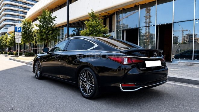 Lexus ES 300h-4
