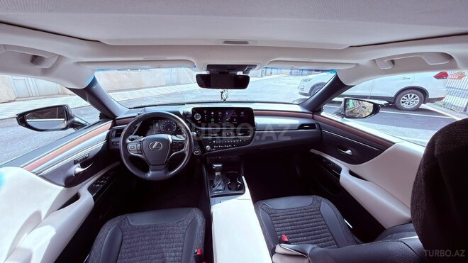 Lexus ES 300h-16