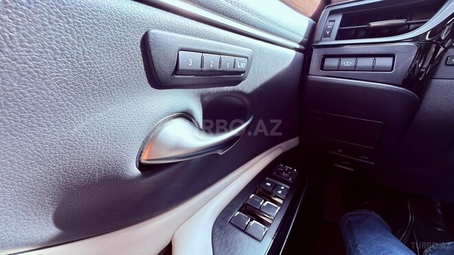Lexus ES 300h-18