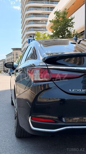 Lexus ES 300h-12
