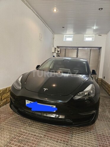 Tesla Model 3-1
