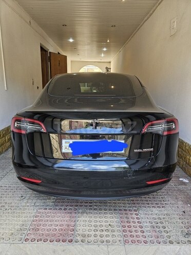 Tesla Model 3-3