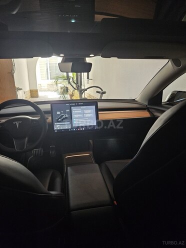 Tesla Model 3-5