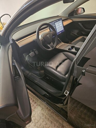 Tesla Model 3-6