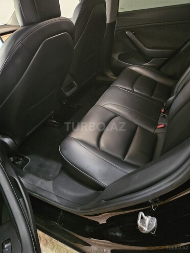 Tesla Model 3-7