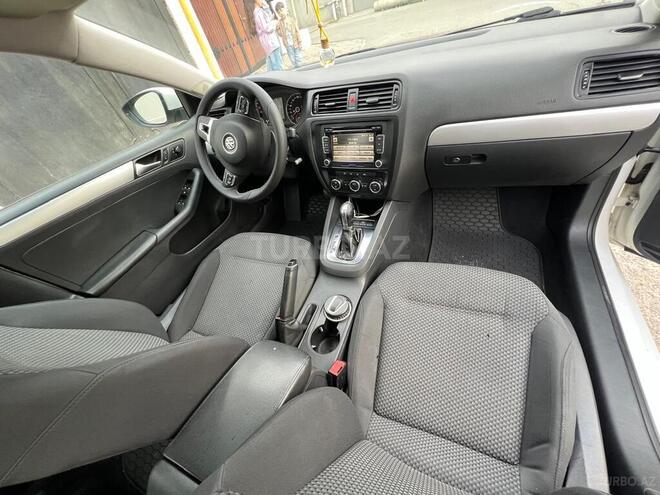 Volkswagen Jetta-8