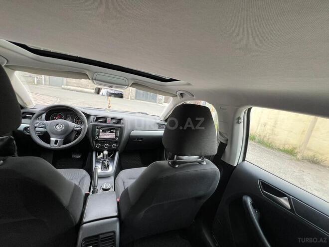 Volkswagen Jetta-12