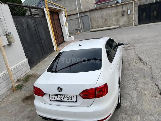 Volkswagen Jetta-13