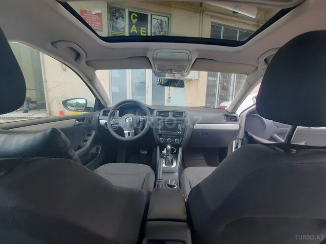 Volkswagen Jetta-17