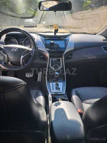 Hyundai Elantra-2