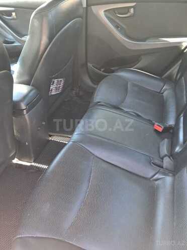 Hyundai Elantra-8